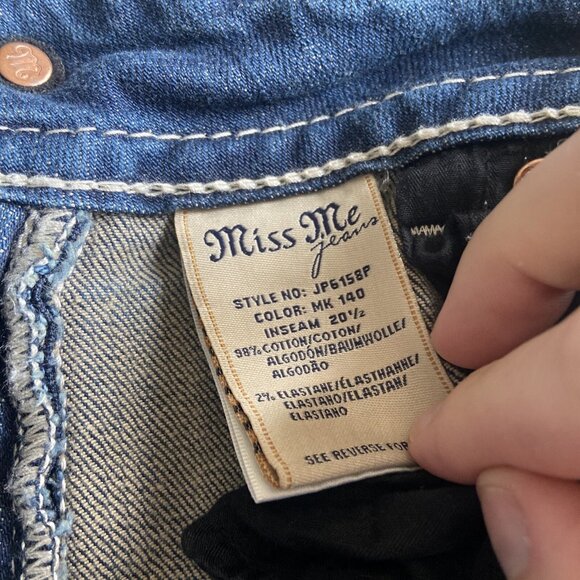 Miss Me Cuffed Capri Women’s Distressed Blue Jeans Size 28 Daisy - Picture 8 of 8